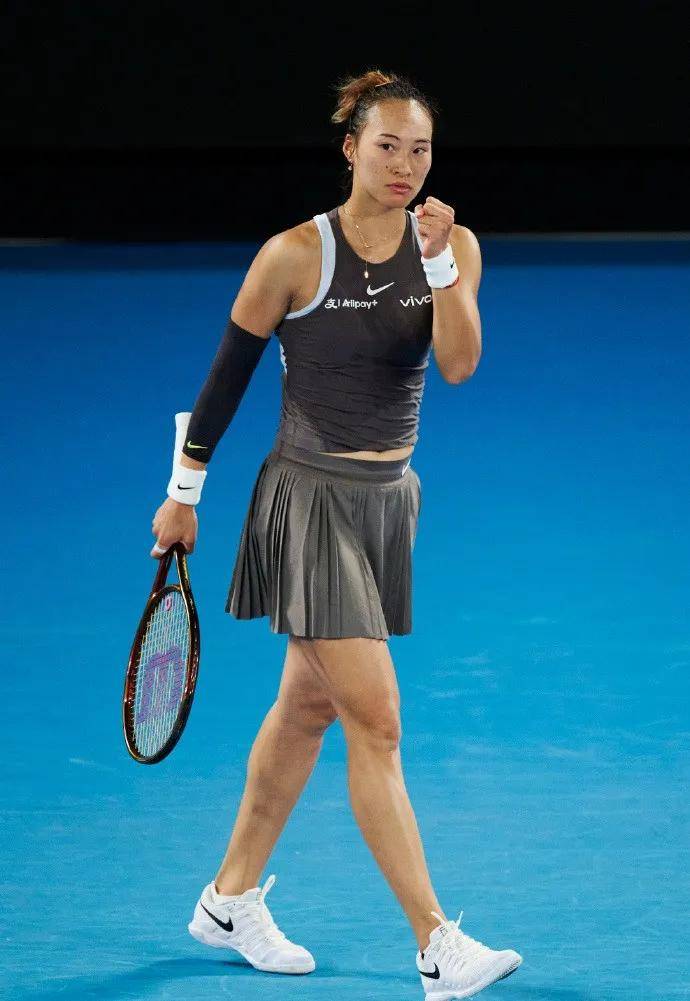 网球明星携手出席篮球赛事，倾情呈现精彩对决