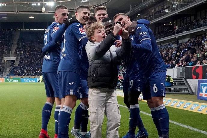 包含霍芬海姆主力球员伤停，面临挑战的词条