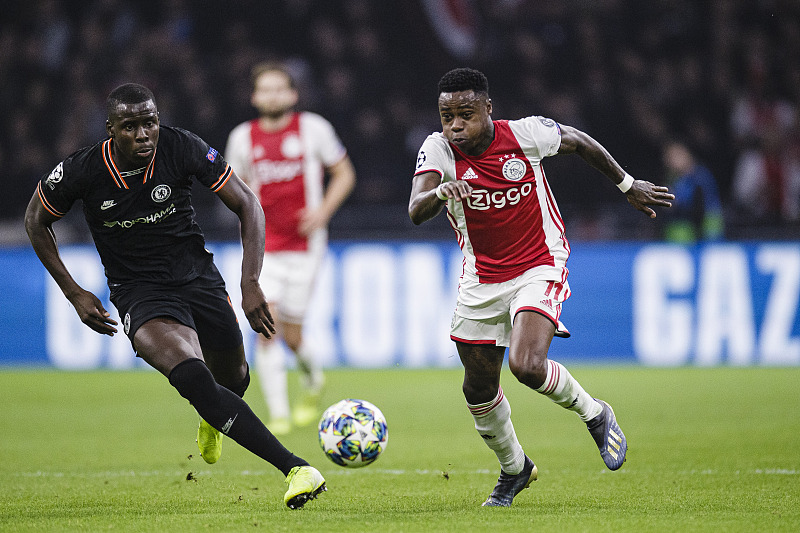 榜首之争激烈，欧洲豪门对决火爆开打