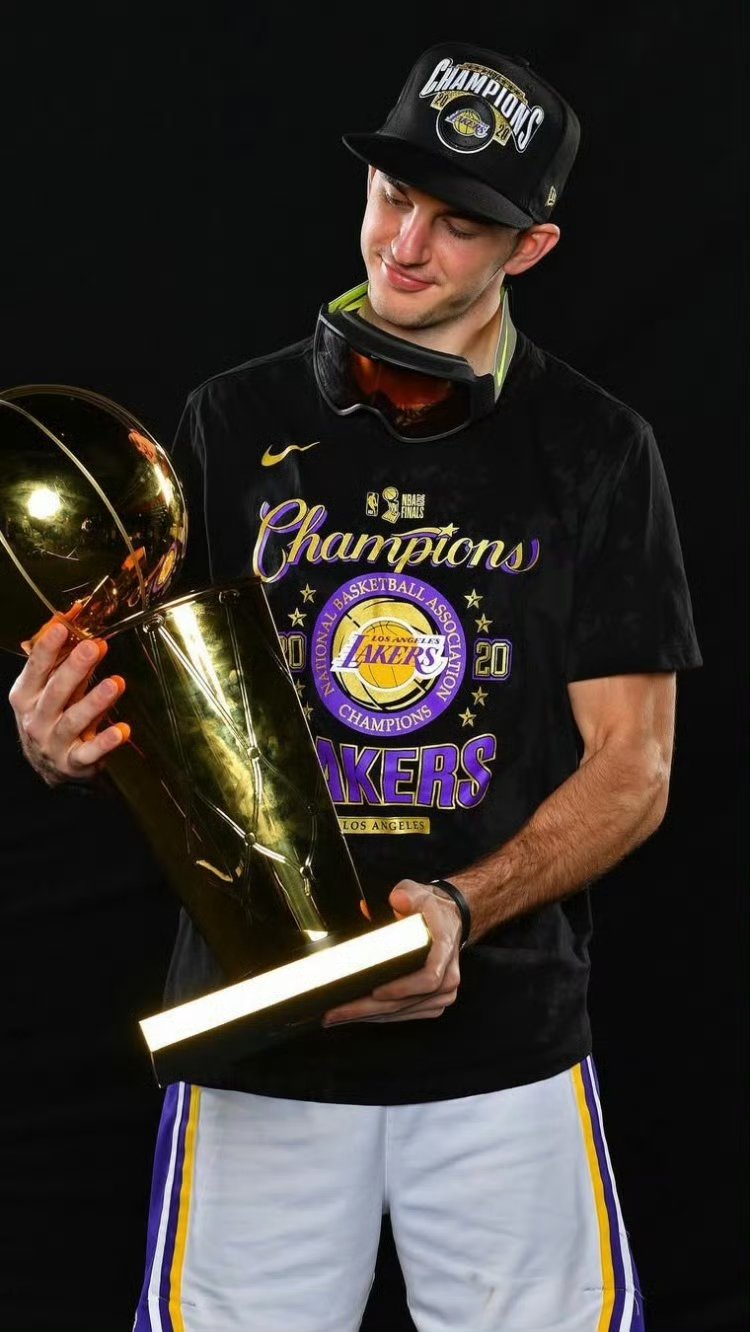 步行者横扫美国男篮，卡鲁索爆发神勇的简单介绍