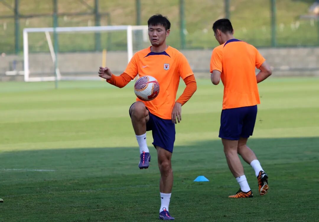 大赛在即,球队拼尽全力备战 大赛在即,球队拼尽全力备战