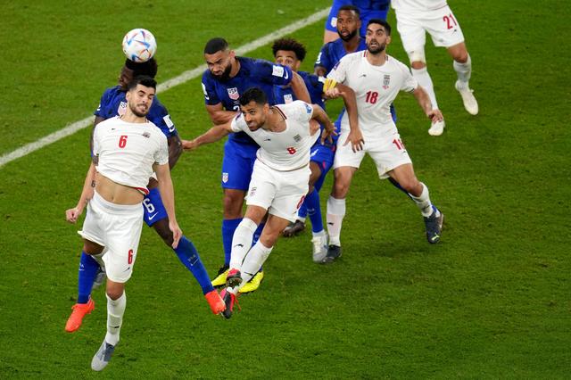 包含塞内加尔鏖战里昂，莱万惊艳世界的词条