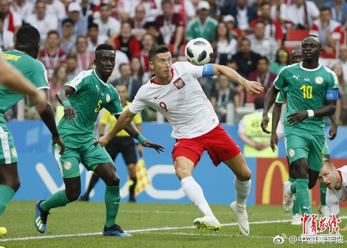 包含塞内加尔鏖战里昂，莱万惊艳世界的词条