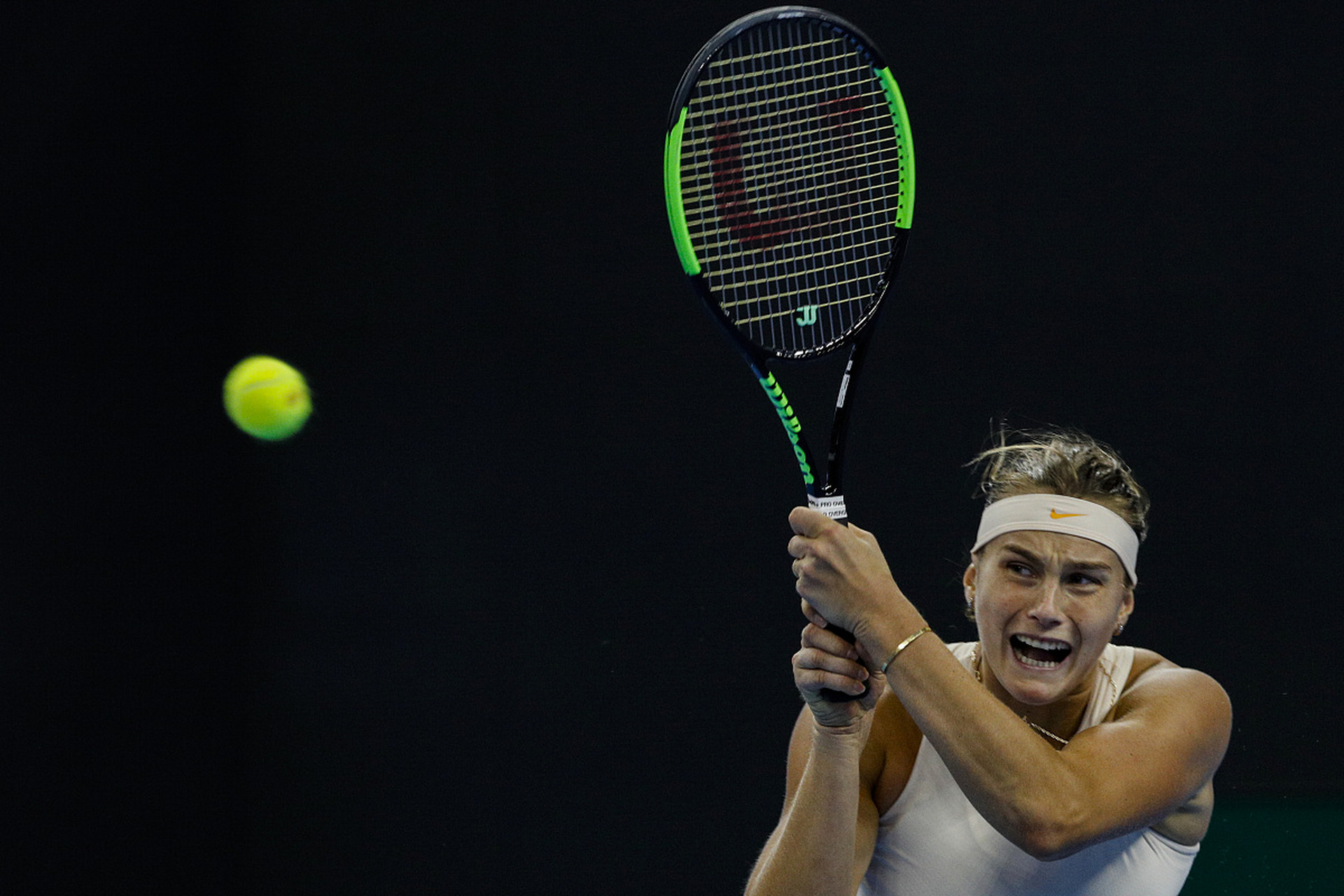 网球选手刷新世界纪录,震撼全场 网球选手刷新世界纪录,震撼全场