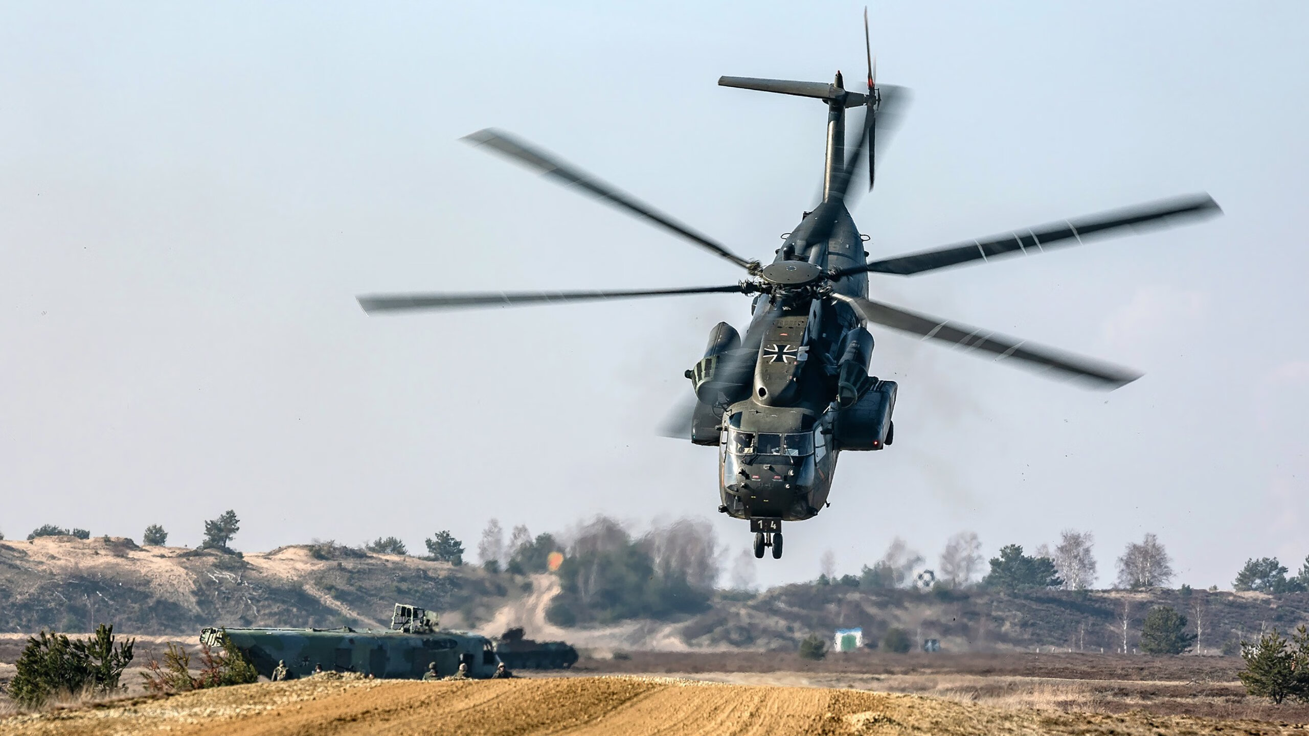 足球之夜，乌克兰对阵威尔士激战落幕，基耶萨里程碑闪耀绿茵