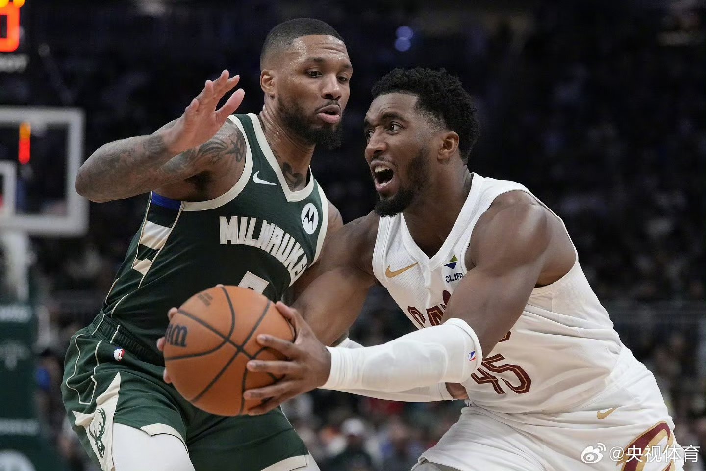 雄鹿带走马刺,塔图姆持续制造杀伤 雄鹿带走马刺,塔图姆持续制造杀伤