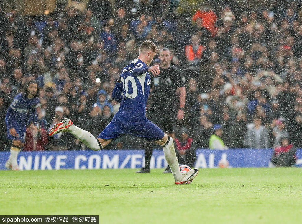 开云下载-切尔西打穿希腊，萨卡主宰比赛走向