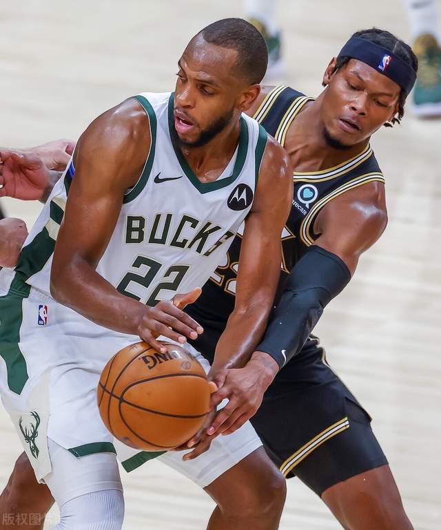 老鹰强压上海队，霍勒迪主宰比赛走向